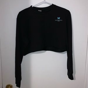 Cropped workout shirt